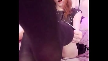 Kaki Mungilku Yang Basah Dan Penuh Dengan Cairan Putih Pekat. Live Dalam 30 Menit Ya Sayang.