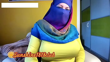Gadis Muslim Berhijab Dari Timur Tengah Dengan Payudara Besar Terekam Kamera 2 November