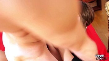 Gadis Merah Rusia Digoyang Dari Belakang Oleh Cowok Muda