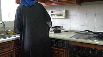 Istri Arab Cuckold Dihamili Hingga Tumpah Oleh Pemuda Jerman