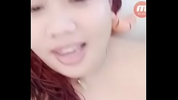 Gadis Indonesia Panas Memamerkan Payudara Besar Dan Memuaskan Nafsu Sendiri
