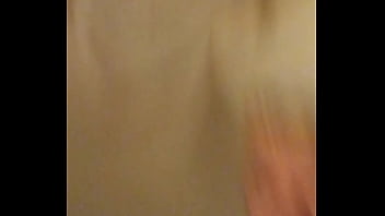 Ketika Pacarku Pergi, Aku Malah Menggoda Dan Meniduri Mamanya Yang Telanjang