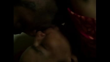 Desi Bhabhi Menggoda Dengan Mulut Yang Menggairahkan