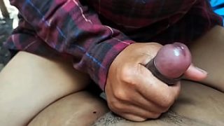 Asisten Dan Majikan Beraksi Gila Di Belakang Rumah, Adegan Panasnya Bikin Ketagihan