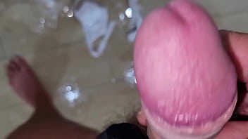 Luar Biasa! Adik Tiriku Mengocok Kontol Besarnya Yang Fantastis Sampai Keluar Sperma