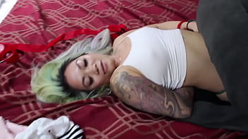 Dimakan Hidup-hidup Oleh Gadis Asia Yang Menggoda