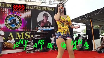 Sintya Riske Menggila Di Atas Panggung, Gerakan Erotisnya Bikin Siapapun Tergoda