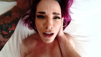 Ibu Tiriku Yang Seksi Menyelinap Ke Kamar Hotelku Untuk Bercinta