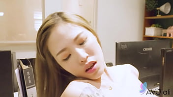 Gadis Kantoran China Nakal Digituin Keras Di Ruang Kerja.