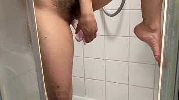 Gadis Arab Amatir Mesum Mengocok Memeknya Pakai Dildo Gede Di Kamar Mandi Sampai Muncrat Saat Lebaran