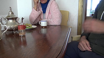 Ibu Tiri Arab Teler Dihujani Sperma Anak Tirinya Yang Lagi Ngentot