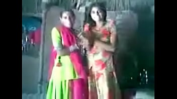 Kesenangan Lesbi Desi Yang Menggoda