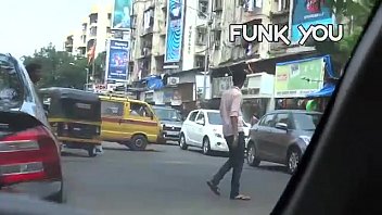 Cewek Nakal Tanya Ukuran Kontol Para Pria Asing! Prank Seru Di India