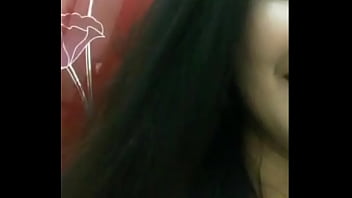 Gadis Asia Montok Menggoda Dengan Payudara Besarnya Saat Live