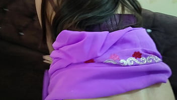 Ibu Tiri India Desi Kejutkan Anak Tirinya Vivek Di Hari Ulang Tahun Dengan Bisikan Nakal Dan Rayuan Mesra Dalam Bahasa Hindi