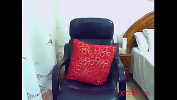 Gadis Tionghoa Dengan Payudara Montok Menggoda