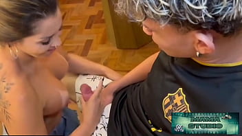 Aku Ngentot Ibu Tiriku Yang Genit Biar Dia Gak Cerita Ke Bokap Kalau Dia Nemu Aku Coli Nonton Bokep Pas Makan Malam – Gratis