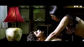 Adegan Panas Dan Menggairahkan Di Film India