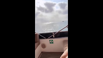 Em Gái Tàu, Hình Như Là Đang Muốn Được Yêu