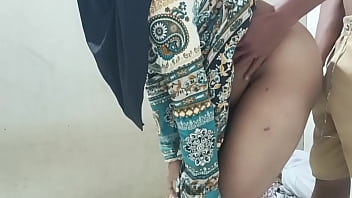 Menggoyang Ranjang Istri Tetangga Saat Suaminya Sedang Kerja