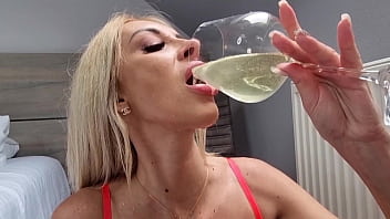 Latihan Piss Dan Anal Anita Blanche: Minum Air Seni Dari Mulut, Dap Dengan Kontol Bola Tiongkok, Dan Orgasme Anal Yang Intens