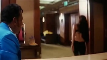 Gadis India Seksi Dengan Kupu-kupu Romantis Yang Menggoda