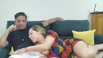 Mendapat Ereksi Nonton Film Bareng Ibu Mertua Pakai Baju Transparan