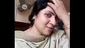 Istri Desi Yang Menggoda Dan Siap Memuaskan Hasrat