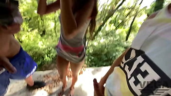 Kakak Tiri Muncrat Di Mulut Adik Tiri Saat Orang Tua Sedang Di Lantai Satu