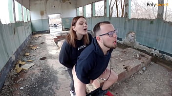 Secara Vulgar, Aku Memuaskan Nafsu Pacarku Yang Masih Basah Oleh Air Maninya Sendiri.