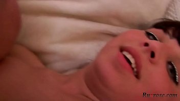 Luba Si Cewek Rusia Remaja Berambut Cokelat Digilir Keras, Anus Dan Memek Ketatnya Dihajar Habis-habisan Sampai Muncrat Di Wajahnya