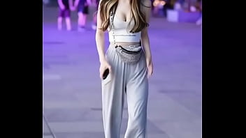 Gadis Seksi Dengan Bentuk Tubuh Yang Menggoda Dari Depan Dan Belakang