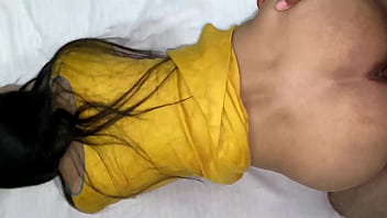 Menggila Dengan Pantat Gede Ibu Tiriku Yang Menggairahkan