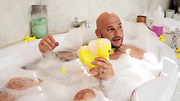 Satu Kamar Mandi Penuh Gairah, Nikmati Sensasi Panas Di Zzfull.com/bathroom