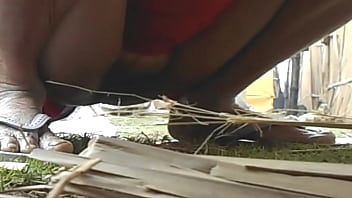 Bulu Lebat Desi Basah Kuyup