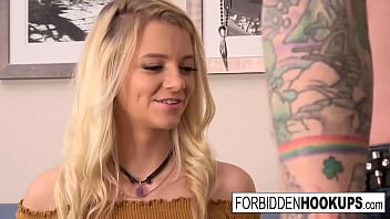 Riley Menggila Dengan Kakak Tirinya Yang Gagah!