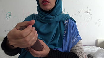 Istri Arab Aljazair Yang Panas Dan Nakal, Tinggal Di Prancis Dan Suka Dikuntit