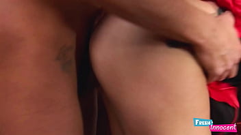 Mentah Dan Polos – Adik Tiriku Tak Kuasa Menolak Kontol Gantengku