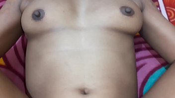 Gairah Terlarang Ibu Tiri India Yang Menggoda Saat Lockdown