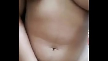 Gadis Sari Desi Memamerkan Payudara Dan Memek Berbulu Yang Menggoda