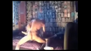 Pasangan Panas Desi Berbagi Ranjang Dengan Bintang Tamu Dalam Sesi Webcam Yang Liar