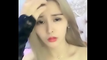 Gadis Cina Cantik Yoki Memainkan Kontol Mainan Di Memek Merah Mudanya Yang Basah