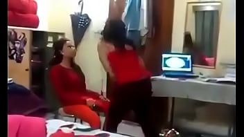 Garam Mastī: Hostel Ki Raat Mein Chudakkad Chutiyape