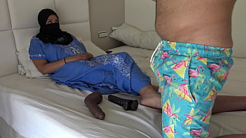 Suami Inggris Tebar Undangan, Ajak Para Lelaki Untuk Memuaskan Hasrat Istrinya Yang Seksi Dari Mesir