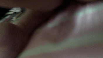 Bocah Asia Yang Basah Dan Menggoda