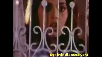 Adegan Mesra Artis Desi Menggoda Kekasih Hingga Tak Kuasa Menahan Nafsu