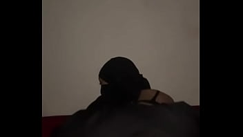 Pelacur Berhijab Menggoyangkan Pantat Gemuknya Bak Latihan Gangbang, Bokong Arab Montok Itu Terus Bergoyang Tak Henti