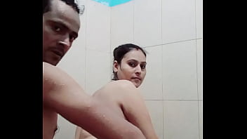 Istri Desi Dipuja Dan Ditiduri Di Kamar Mandi