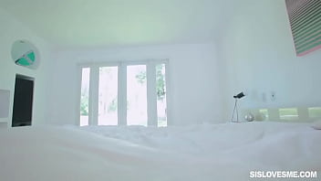 Tenggorokan Dalam Dan Isapan Sensual Yang Menggairahkan