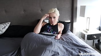 Elsa Jean Menghisap Kontol Kakak Tirinya Dan Ditidur Dengan Kasar Di Kamar Mandi